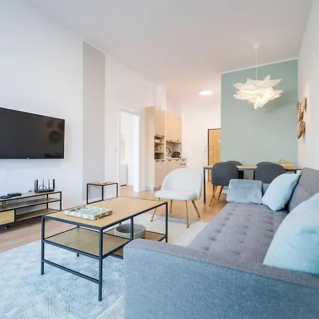 Apartment Mycampus 1 Bdrm, 4, Free Parking, Garden, Self Check-in *